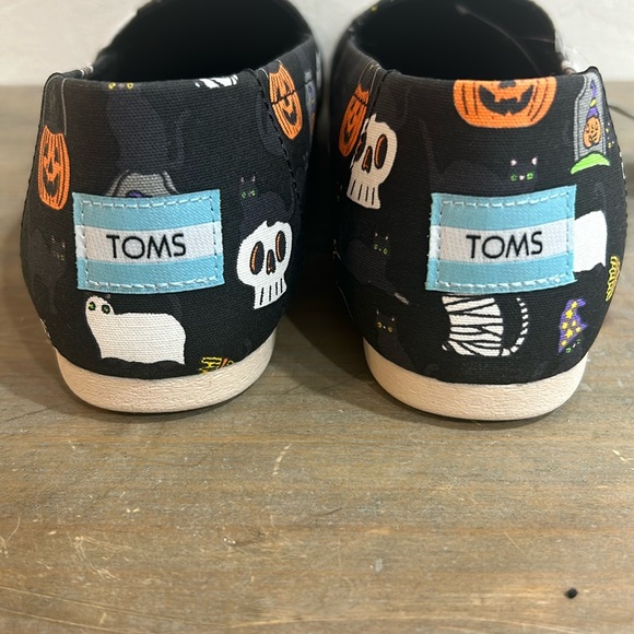 NWT Toms Halloween Black Cats Pumpkins Skulls Slip On Size 8 - Picture 7 of 7